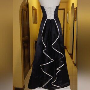 Zum Zum Black and White Satin Formal Gown Strapless Women's Junior's 9/10
